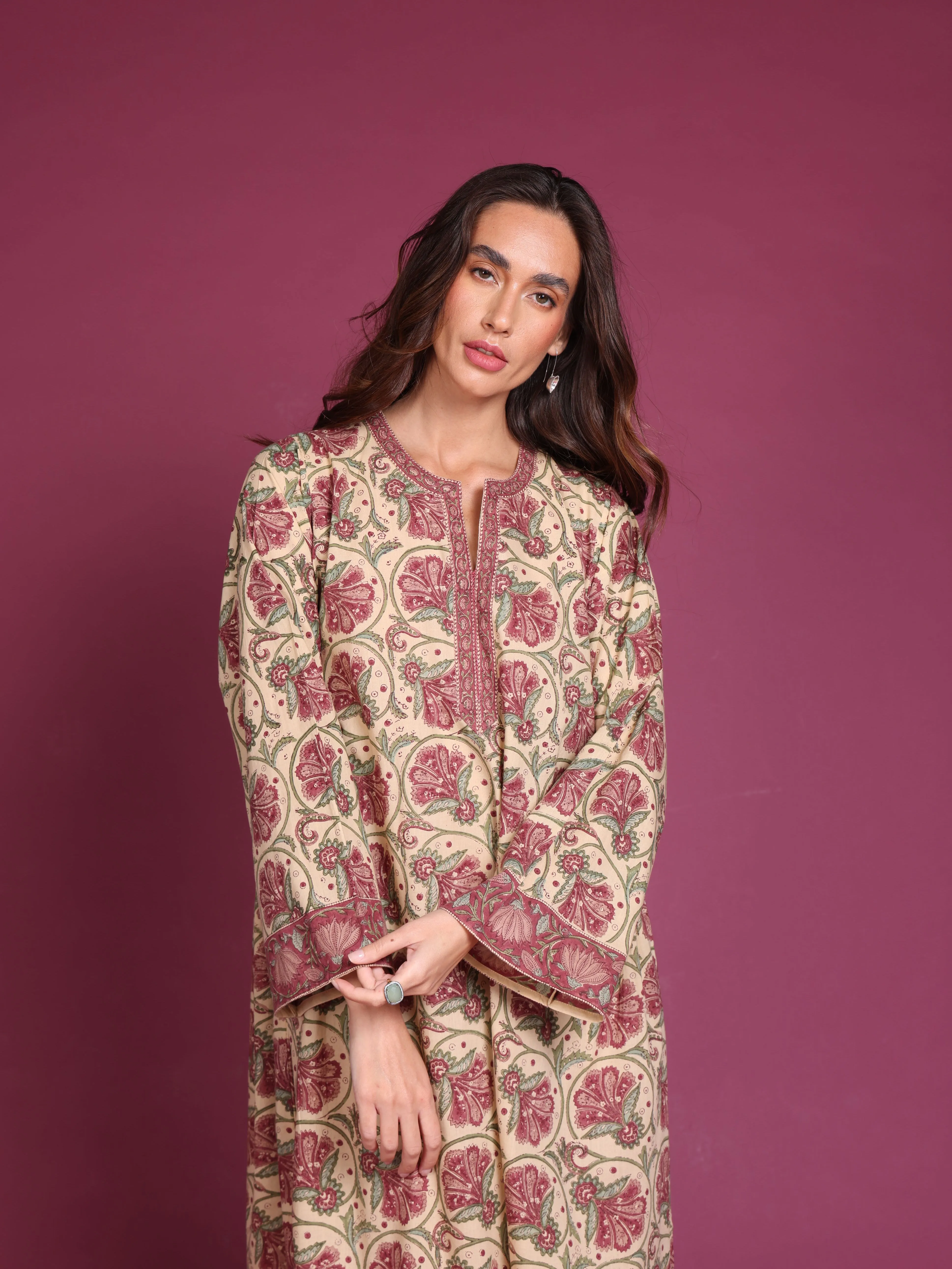 Gol - E - Anar Surkh Kaftan